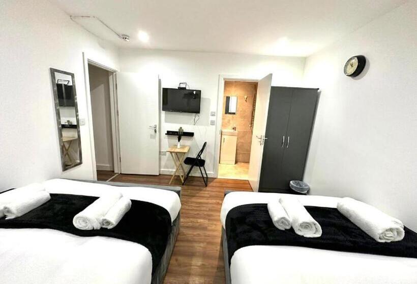 Четырехместный Номер Стандарт, Hounslow Suites   Tw3