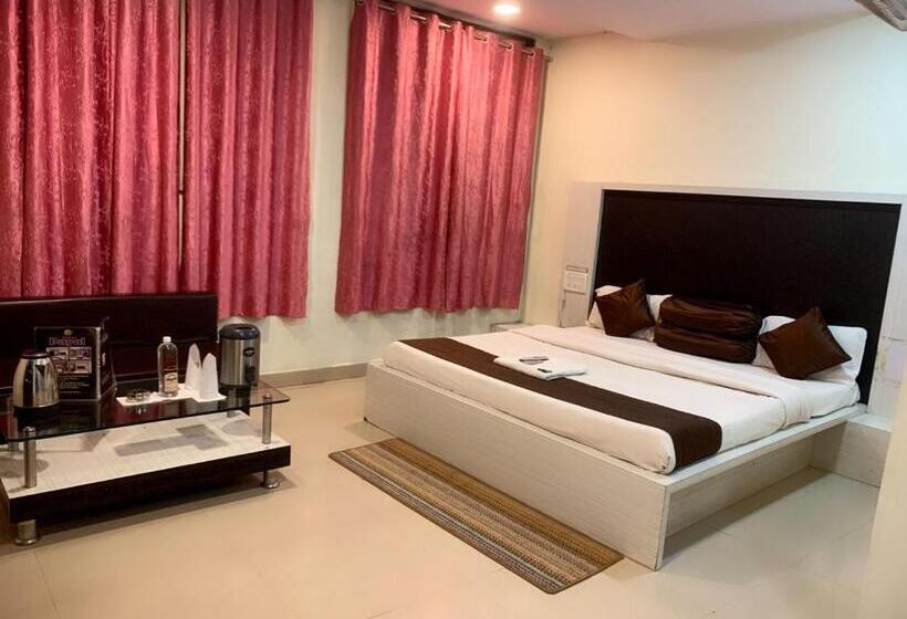 اتاق لوکس, Payal & Restaurent