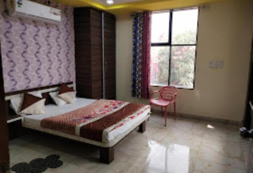 Номер Стандарт, Suruchi Inn Sambhajinagar