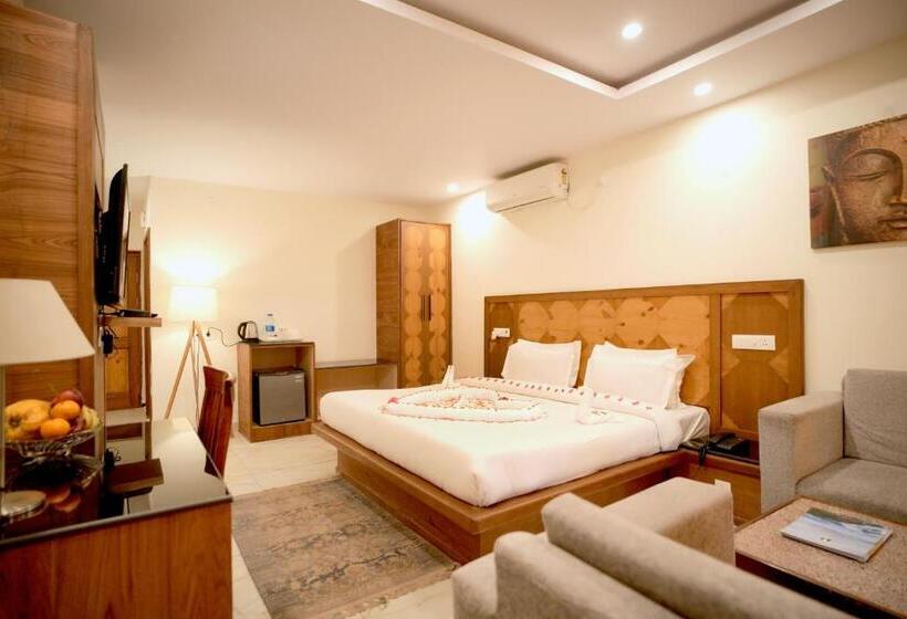 디럭스 룸 킹사이즈 침대, Shivalik Hotel And Resorts
