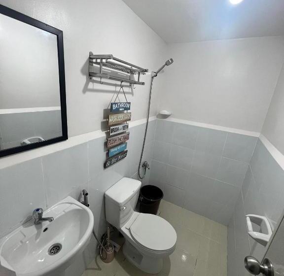 Семейный Номер, Marilao Staycation Near Philippine Arena Bulacan With Free Parking By Retro354 Condotel