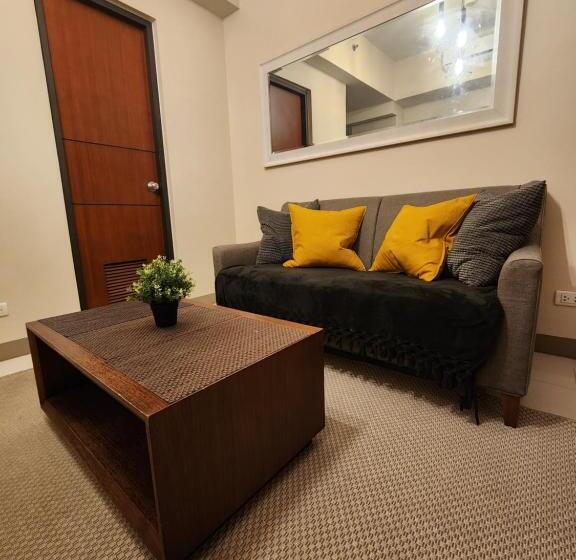 Апартаменты 1 Спальня Вид на Бассейн, Chic Style Condo Unit In Bgc, One Uptown Residences, In Front Of Grand Hyatt!