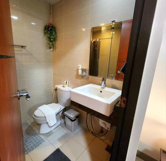 Апартаменты 1 Спальня Вид на Бассейн, Chic Style Condo Unit In Bgc, One Uptown Residences, In Front Of Grand Hyatt!