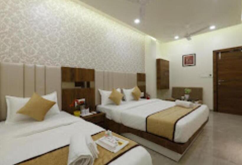 行政三人间, Alka Inn Ahmedabad