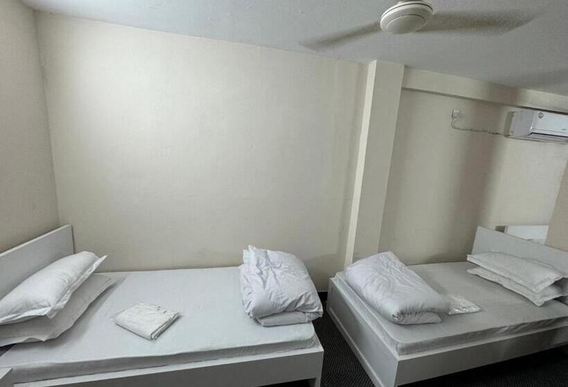 اتاق خانوادگی, In Need   Near To The Us France Italy Saudi Embassy And Airport