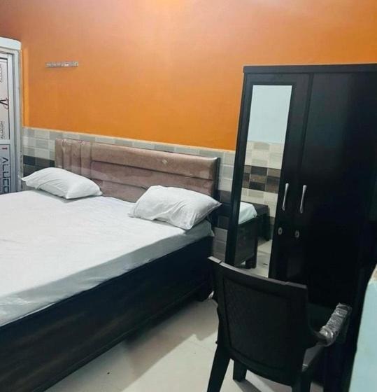 Quarto Triplo Clássico, Moon Star Residency