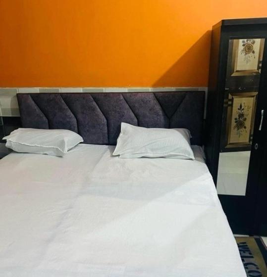 Quarto Triplo Clássico, Moon Star Residency