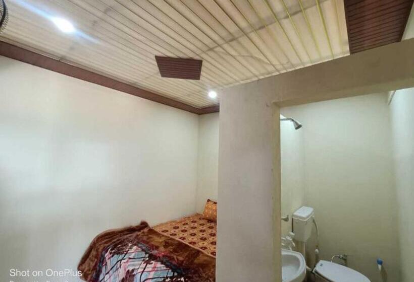 Трехместный Номер Классика, Oyo Red Lion Inn