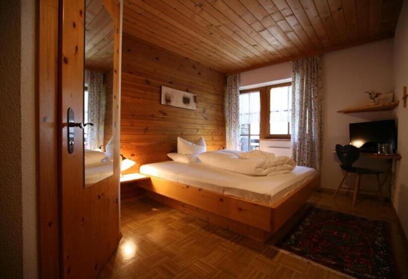 اتاق استاندارد یک نفره, Bio Hotel Saladina