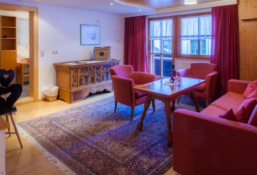 سوییت لوکس, Bio Hotel Saladina
