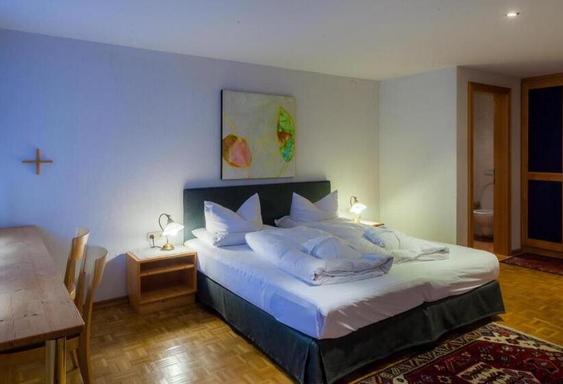 سوییت جونیور, Bio Hotel Saladina
