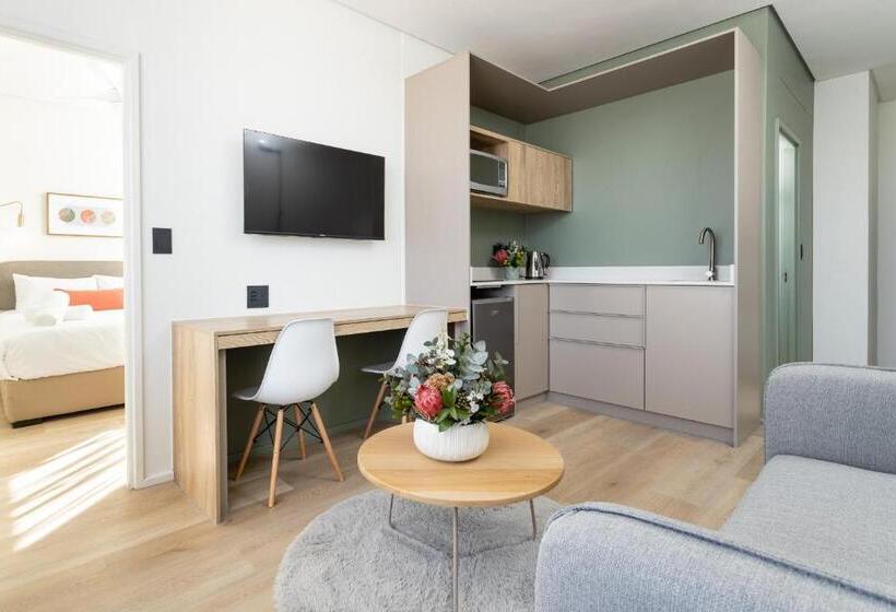مجموعه ویستا شهر, Adderley Gardens