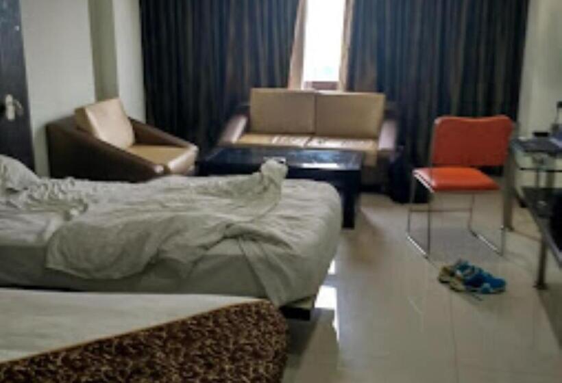 家庭间, New Regal Palace Jalgaon