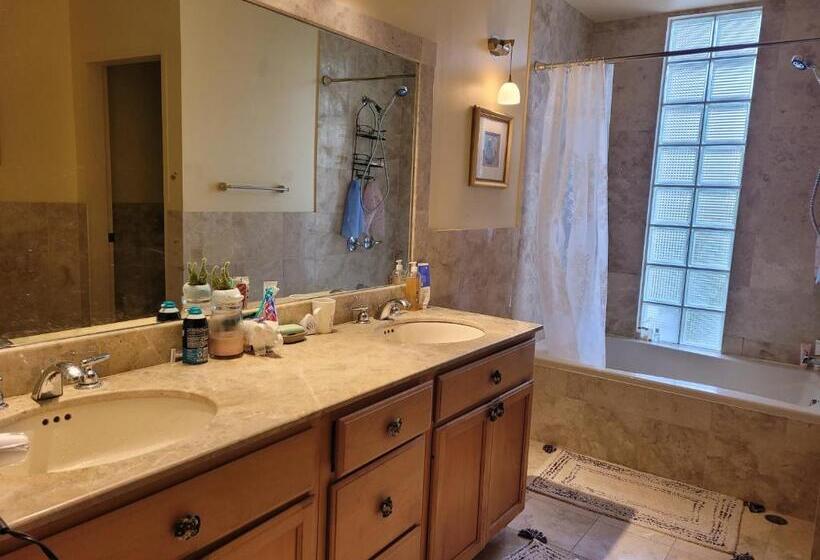 اتاق استاندارد با تراس, Guam Theo House