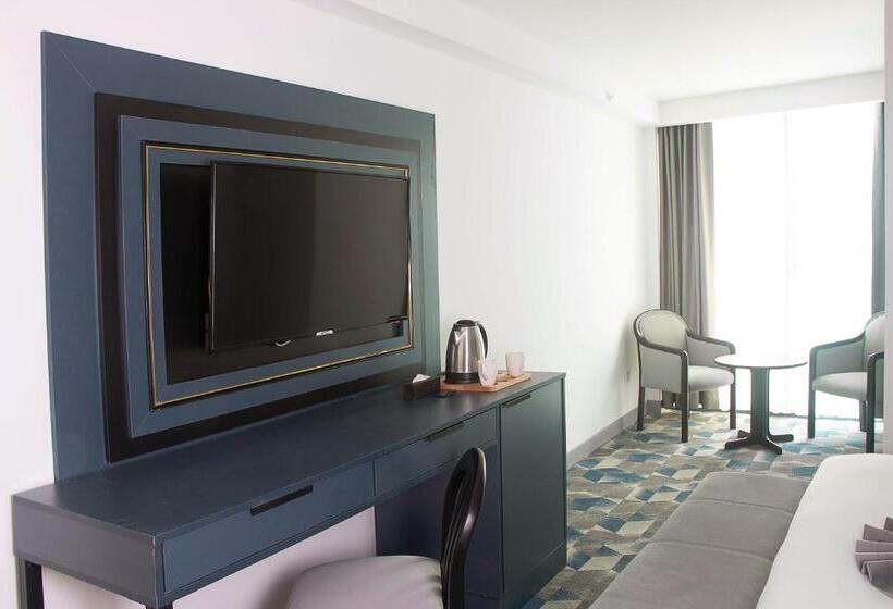سوییت جونیور, Shelter Inn Hotel & Spa