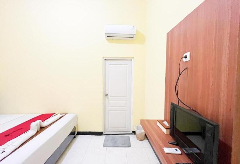 Номер Стандарт, Reddoorz Near Makam Bung Karno Blitar