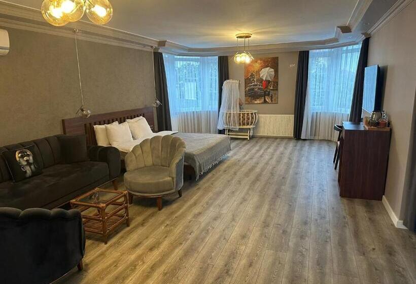 패밀리 룸, Treekos Suite
