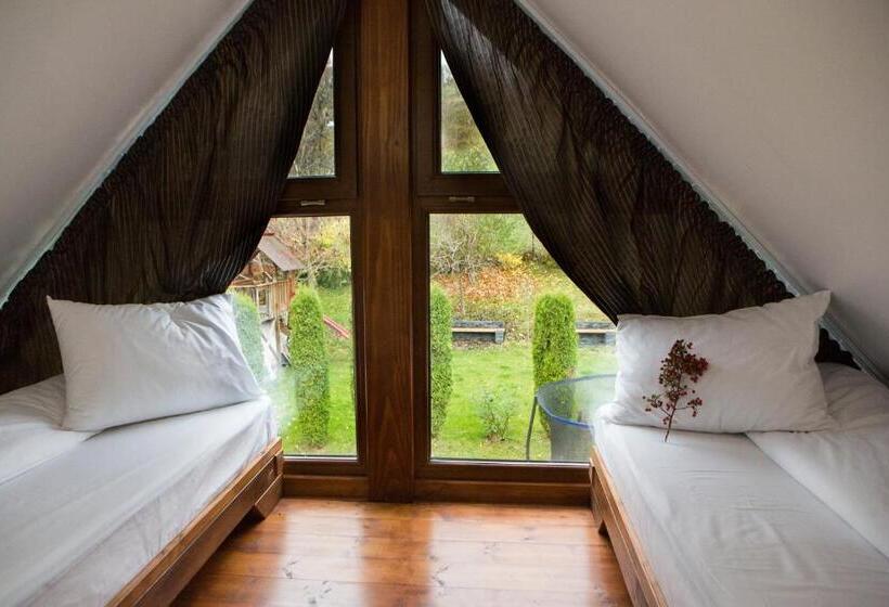 Семейный Номер, Casa Cu Magnolii