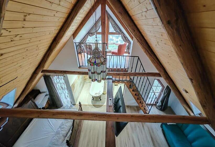 Люкс с Балконом, Casa Cu Magnolii