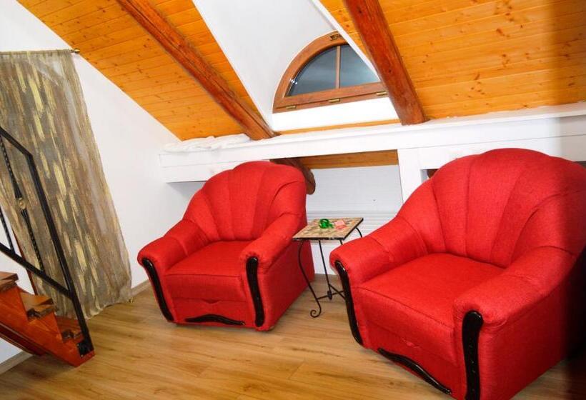 Семейный Номер, Casa Cu Magnolii