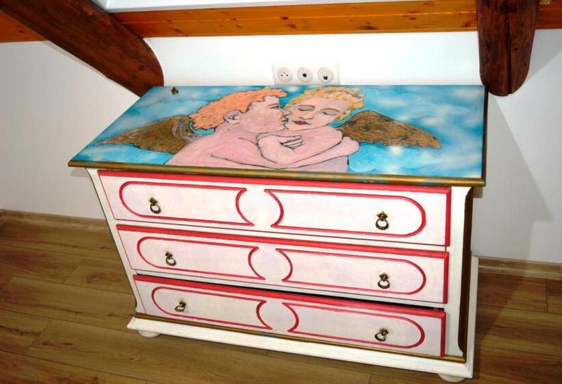 Семейный Номер, Casa Cu Magnolii