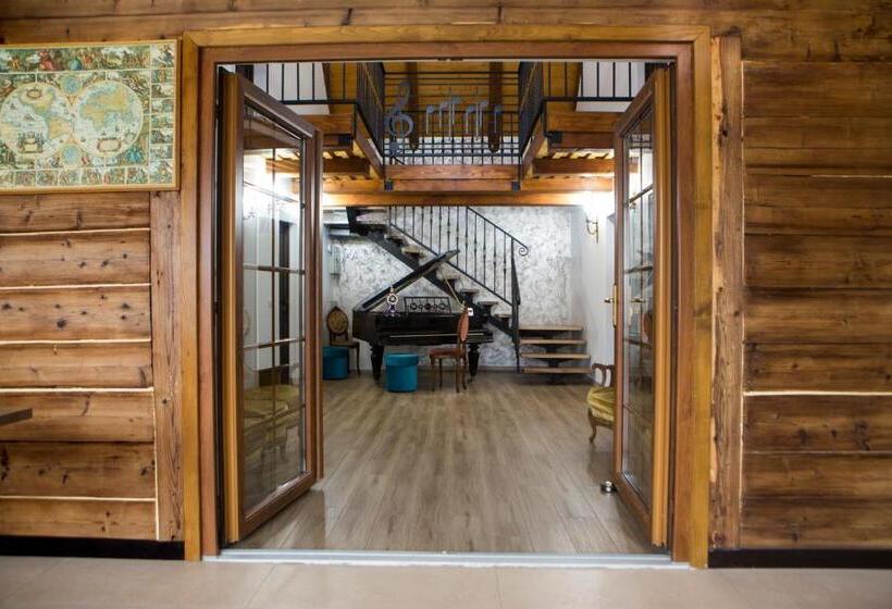Семейный Номер, Casa Cu Magnolii