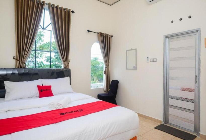 Номер Deluxe, Reddoorz Near Terminal Bus Purwokerto