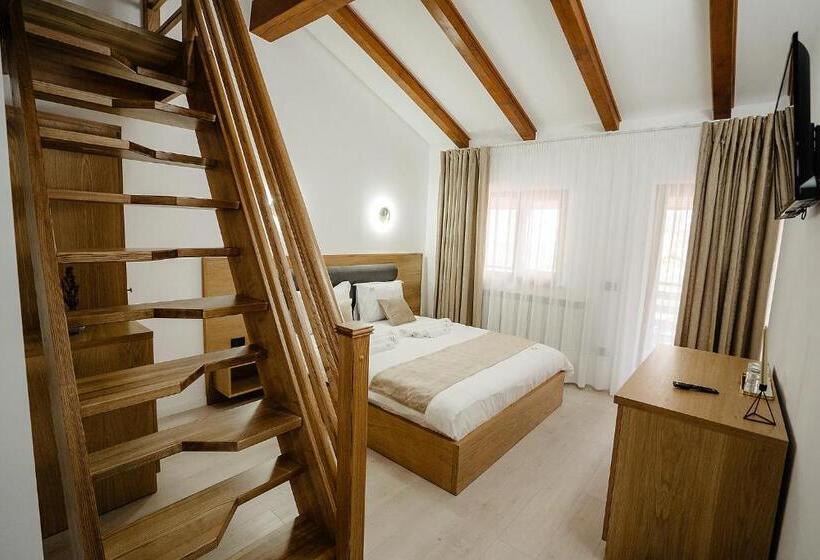 اتاق استاندارد چهارنفره با بالکن, Casa Mecva