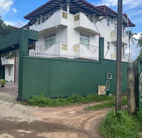 스탠다드 발코니 룸, Royal Residence Malabe