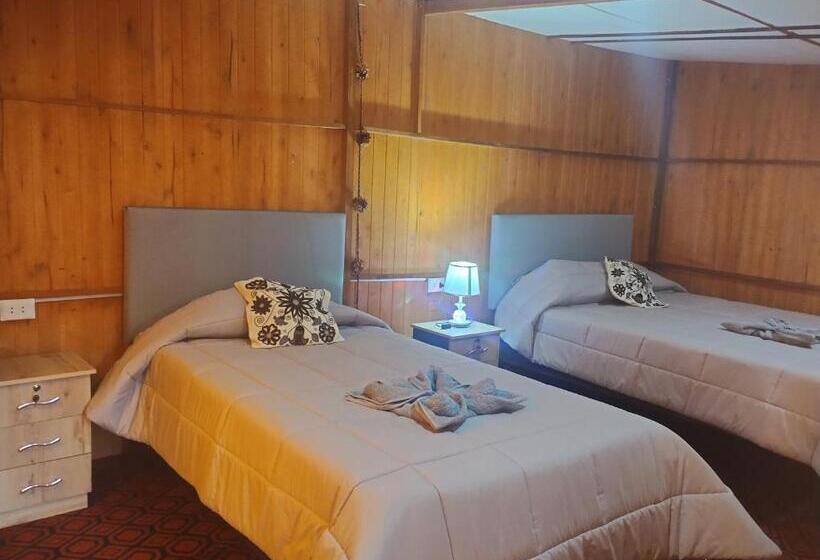 اتاق استاندارد, The Wooden House