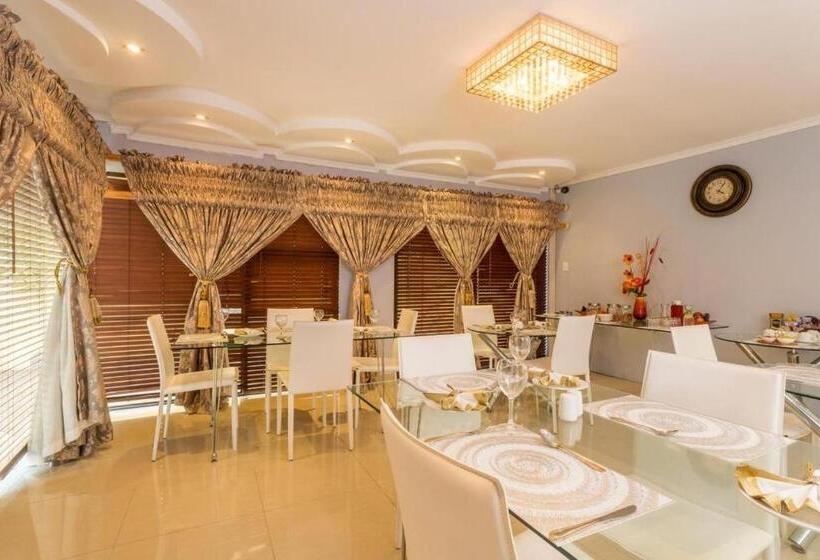 스탠다드 룸, Room In Guest Room   Ezulwini Guest House   Queen Room With Balcony For 2 Guests In Ballito