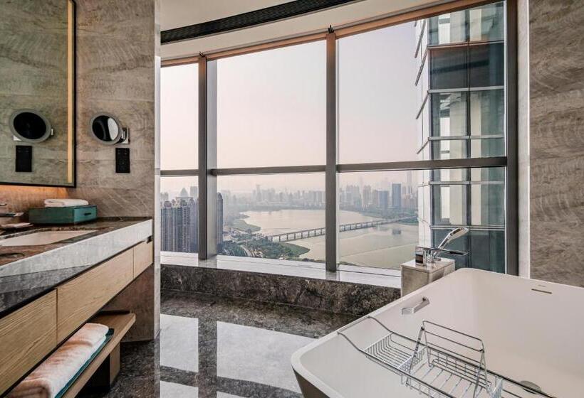 اتاق اجرایی با تخت بزرگ, Wuhan Marriott Hotel Wuchang