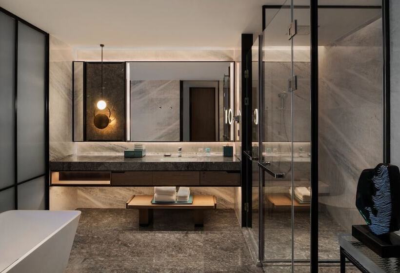 اتاق لوکس با چشم‌انداز دریاچه, Wuhan Marriott Hotel Wuchang