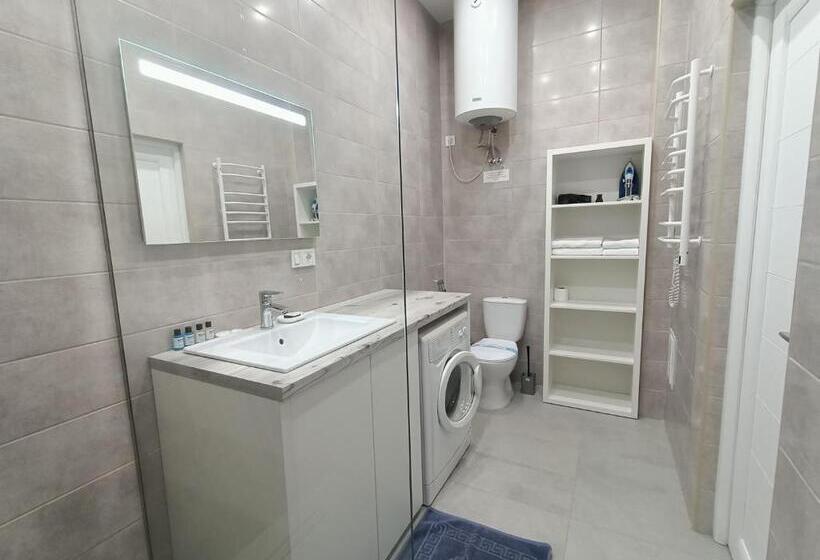 스탠다드 스튜디오, Apartments Bis House