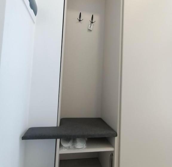스탠다드 스튜디오, Apartments Bis House