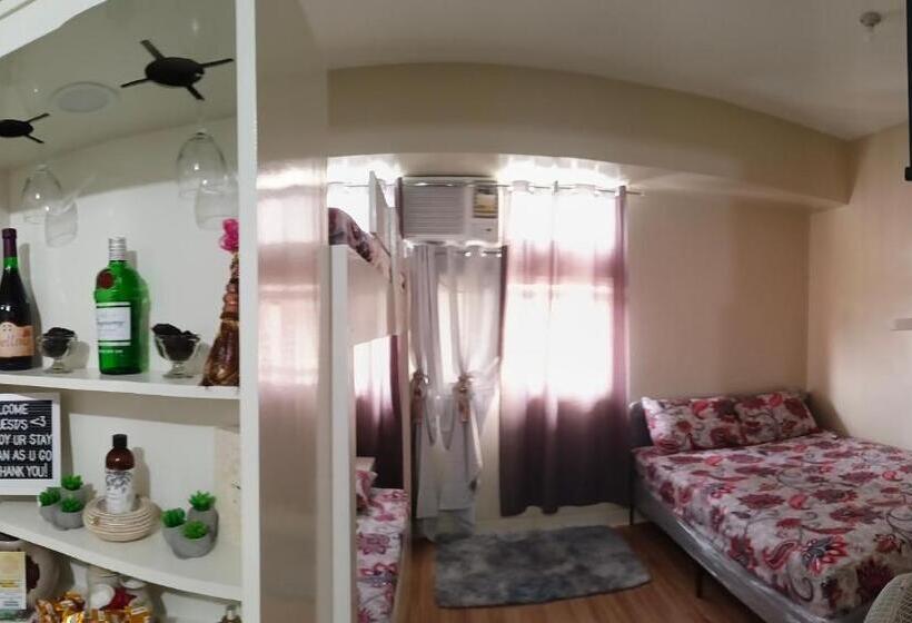 Студио Стандарт Вид на Бассейн, Holland Park Condominium Southwoods Biñan Laguna