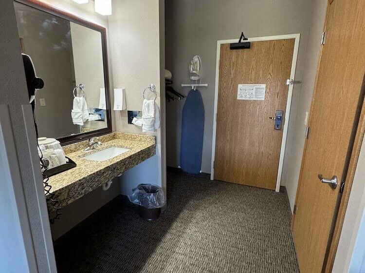 Президентский Люкс, Garner Inn & Suites