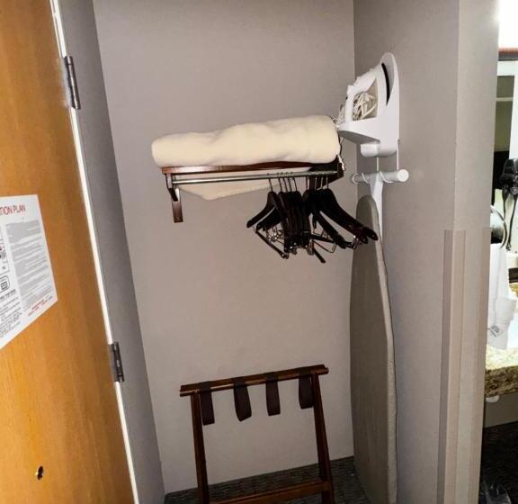 Стандартный Номер Кровать Кинг, Garner Inn & Suites