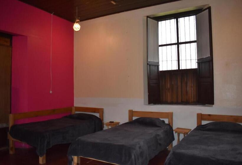 تختخواب در اتاق مشترک, Monad Bed & Breakfast
