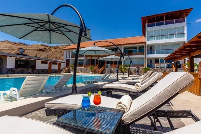 سوییت سوپریور, Hospedaje Caleta Grau