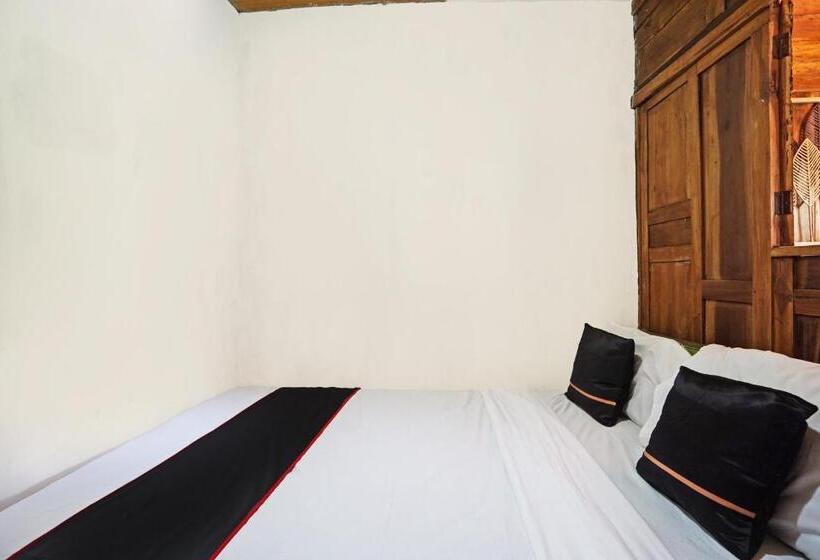 Номер Стандарт, Lembah Mbalong Resort Mitra Reddoorz Near Exit Tol Singosari
