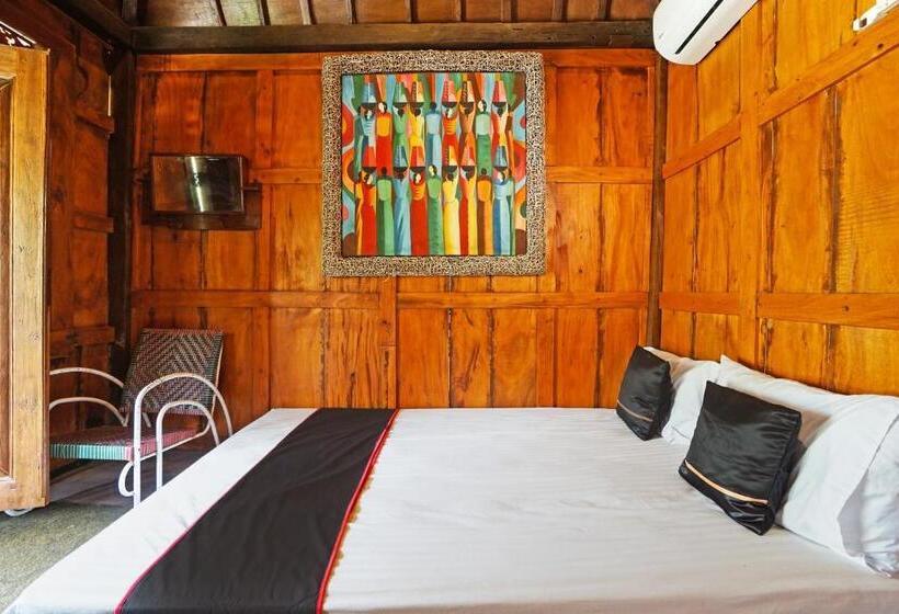 סוויטה דלוקס, Lembah Mbalong Resort Mitra Reddoorz Near Exit Tol Singosari