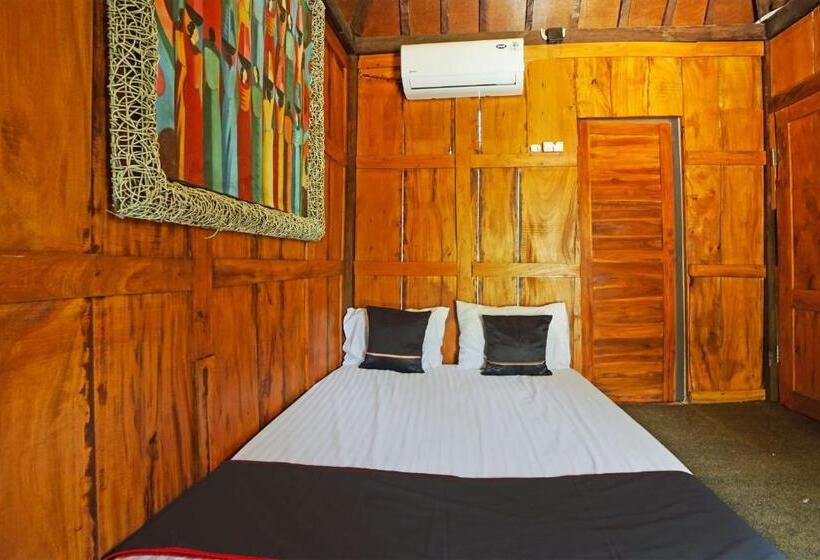 Люкс Повышенной Комфортности, Lembah Mbalong Resort Mitra Reddoorz Near Exit Tol Singosari