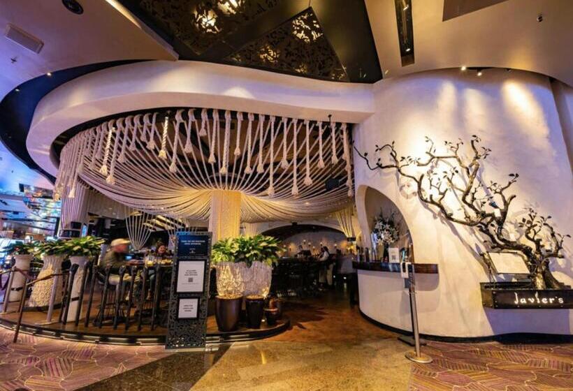 سوئیت با تخت بزرگ, Vdara Hotel Premium Studio Suite  Free Valet Parking