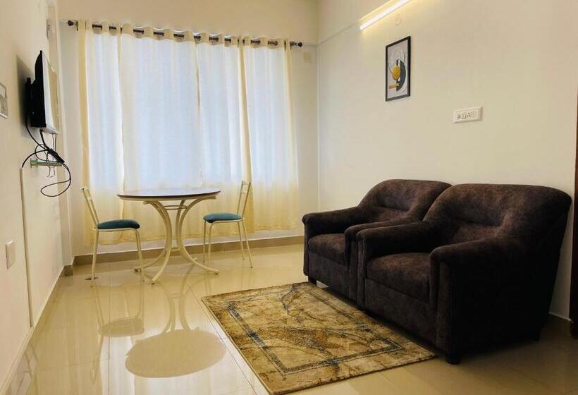 جناح, Zeke Hotels