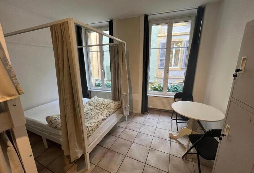 Кровать в Общей Комнате, Auberge De Jeunesse Hyper Centre De Neuchâtel