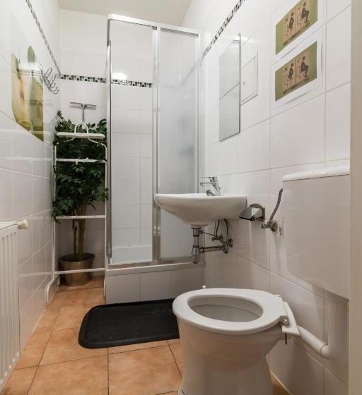 اتاق استاندارد, Amaliahostel