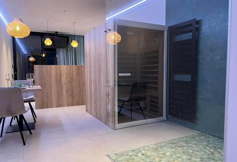 Номер Стандарт Вид на Бассейн, Agora Tournai Wellness Suites 3 Appartements Touristiques Sur La Grand Place