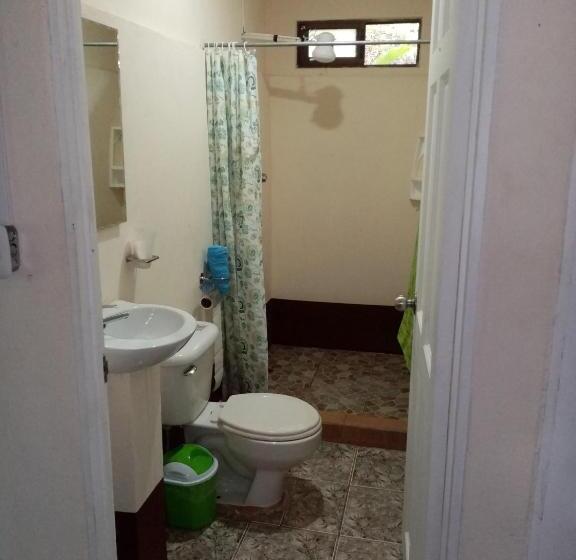 اتاق استاندارد با سرویس بهداشتی مشترک, La Casita