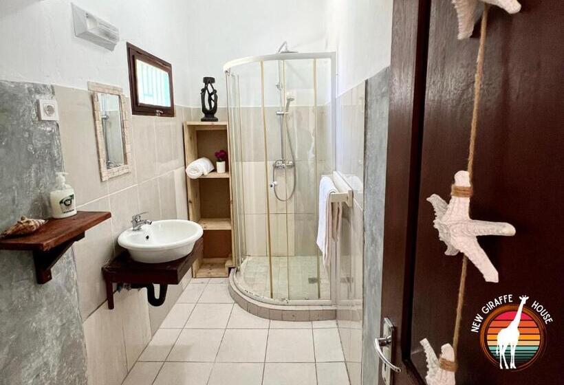 اتاق سه نفره دلوکس با چشم‌انداز دریا, New Giraffe House